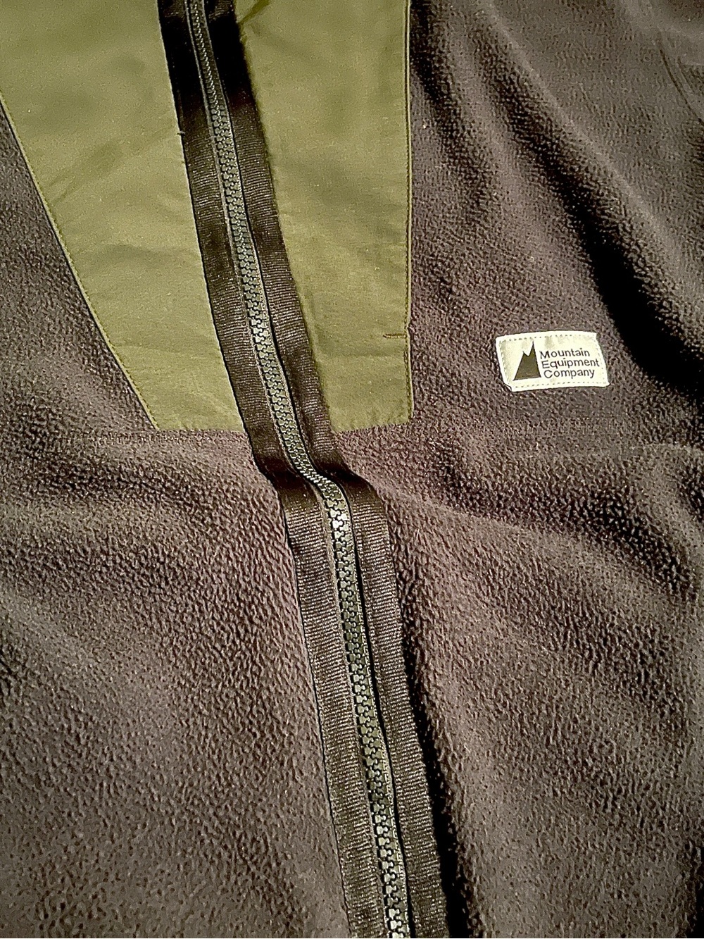 Camping Two-Tone Olive & Black Fleece Jacket MEC-Mountain Equipment Co-op - Picture 5 of 15